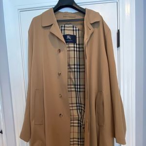 Burberry Rain coat. Like new condition. Size 42R
